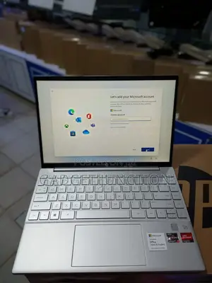 Photo - New Laptop HP 16GB AMD Ryzen 7 SSD 512GB