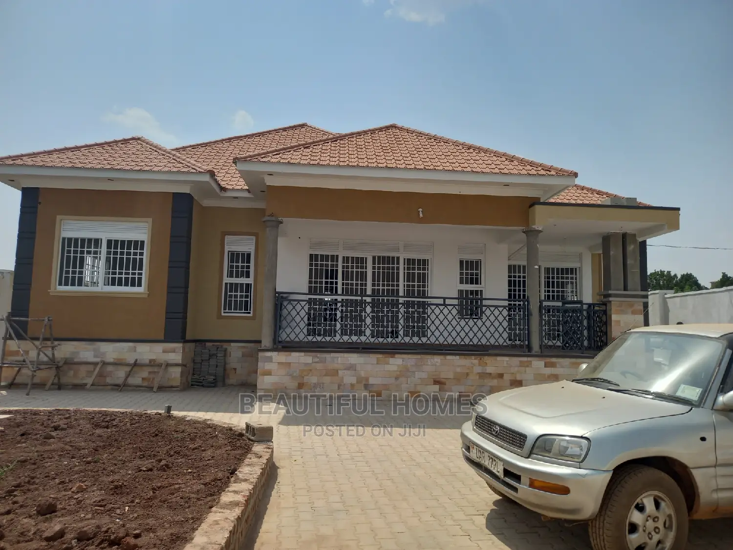 Furnished 4bdrm Bungalow in Kira for Sale