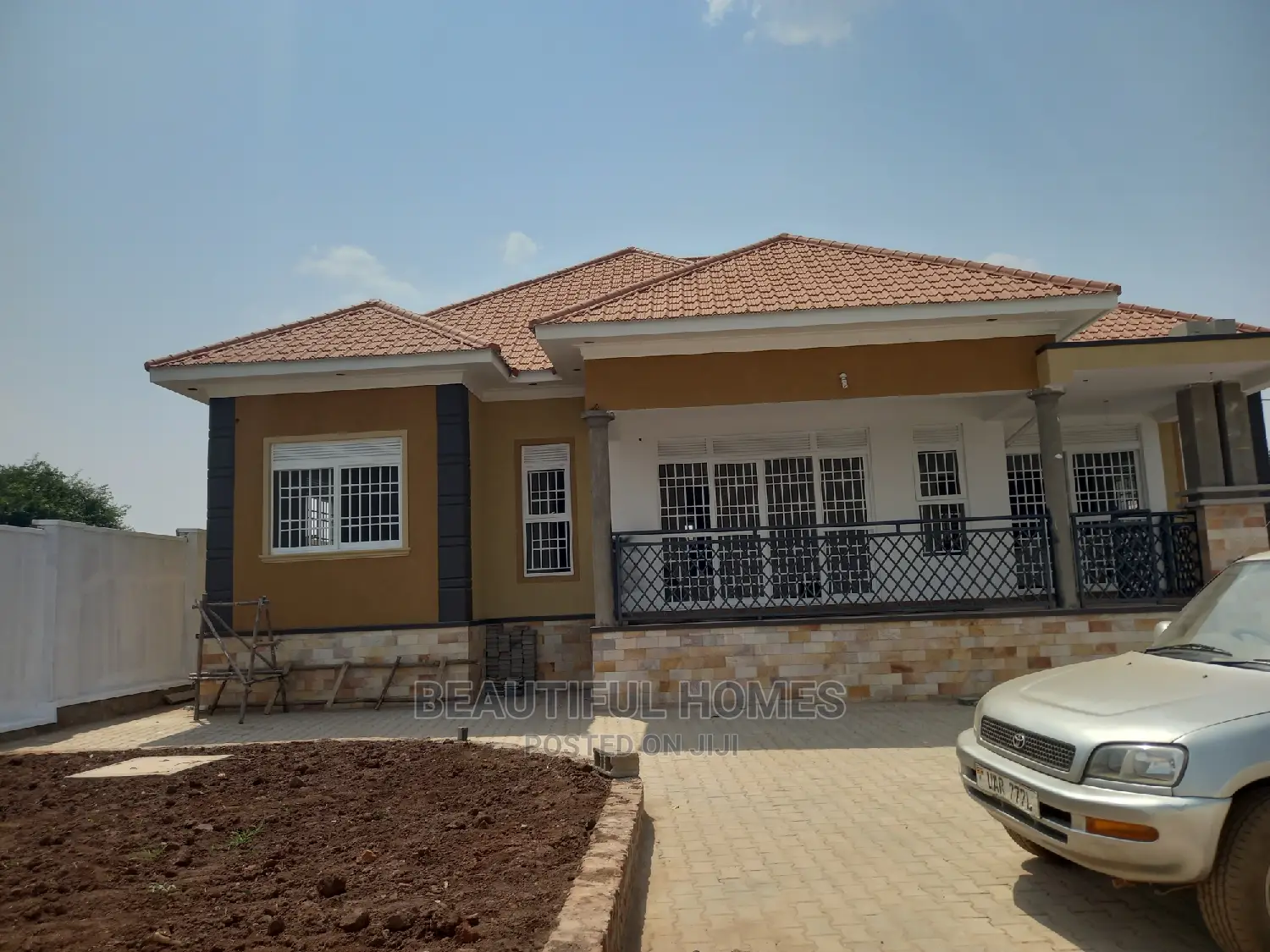 Furnished 4bdrm Bungalow in Kira for Sale