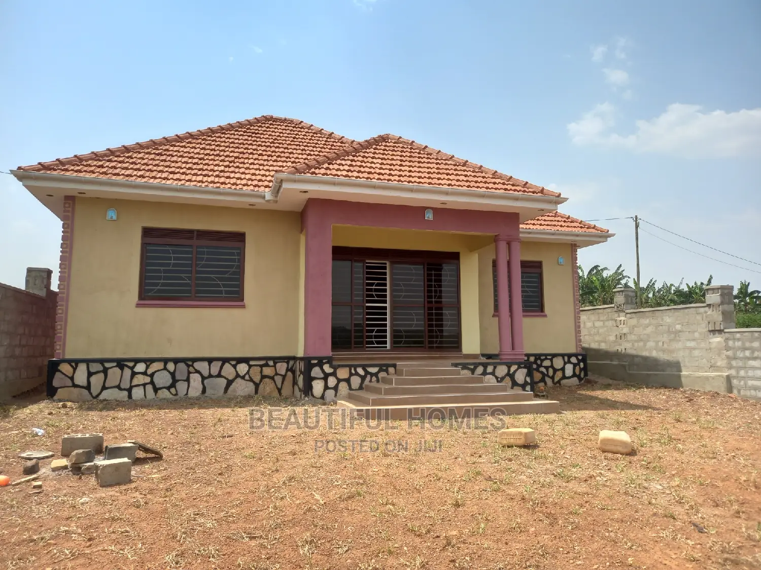 Furnished 4bdrm House in Kira for Sale