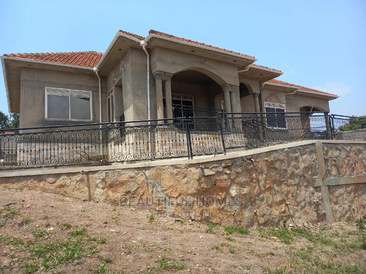 Furnished 4bdrm House in Kira for Sale