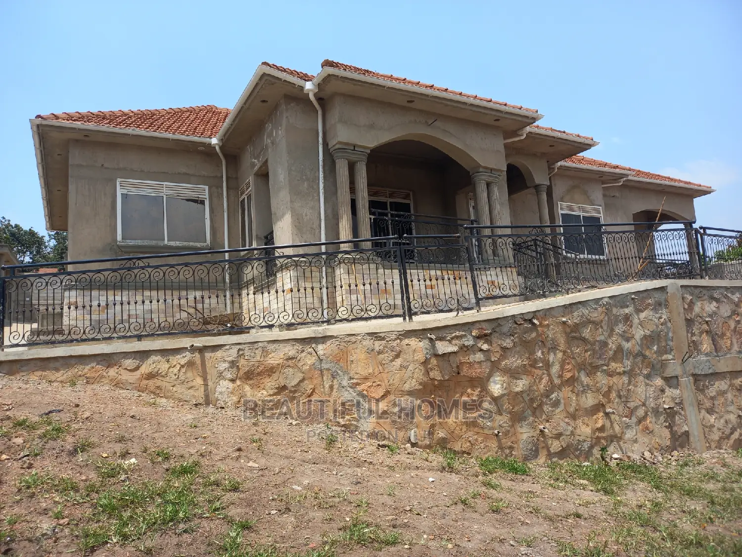 Furnished 4bdrm House in Kira for Sale
