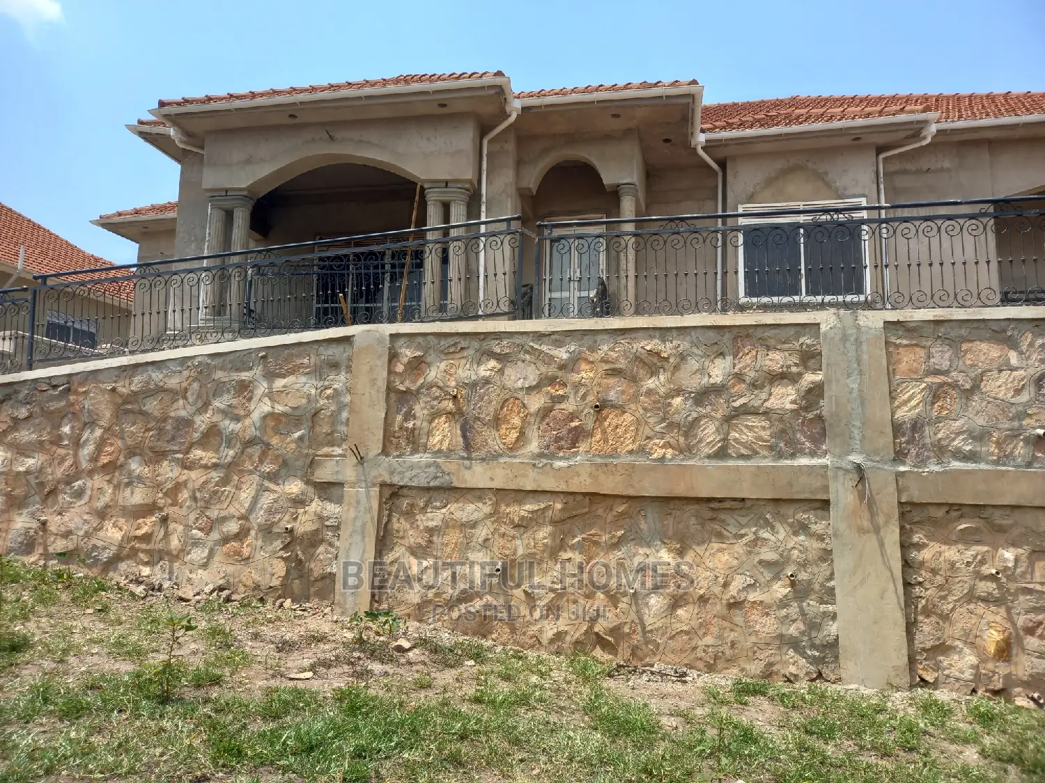 Furnished 4bdrm House in Kira for Sale