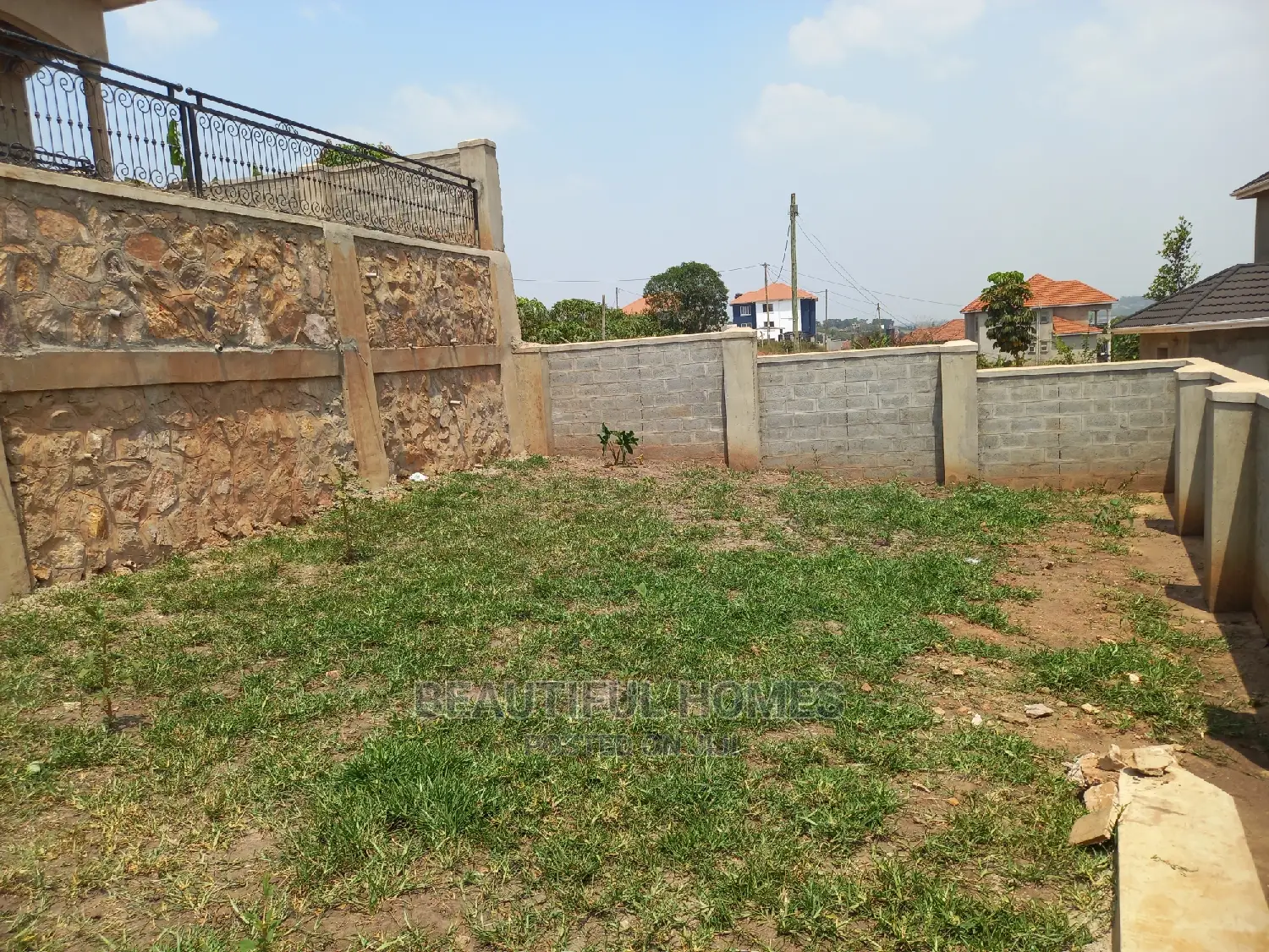 Furnished 4bdrm House in Kira for Sale