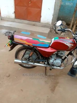Bajaj Boxer 2021 Silver
