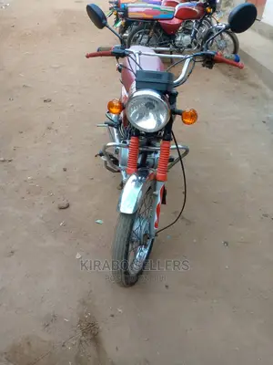 Bajaj Boxer 2019 Purple