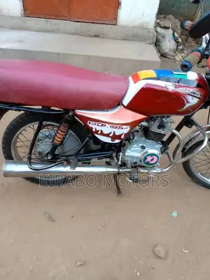 Bajaj Boxer 2019 Purple
