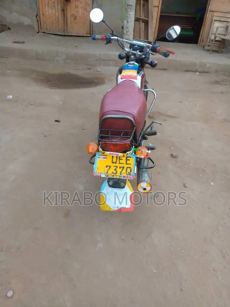 Bajaj Boxer 2019 Purple