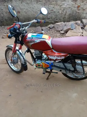 Bajaj Boxer 2019 Purple