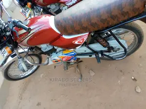 Bajaj Boxer 2022 White