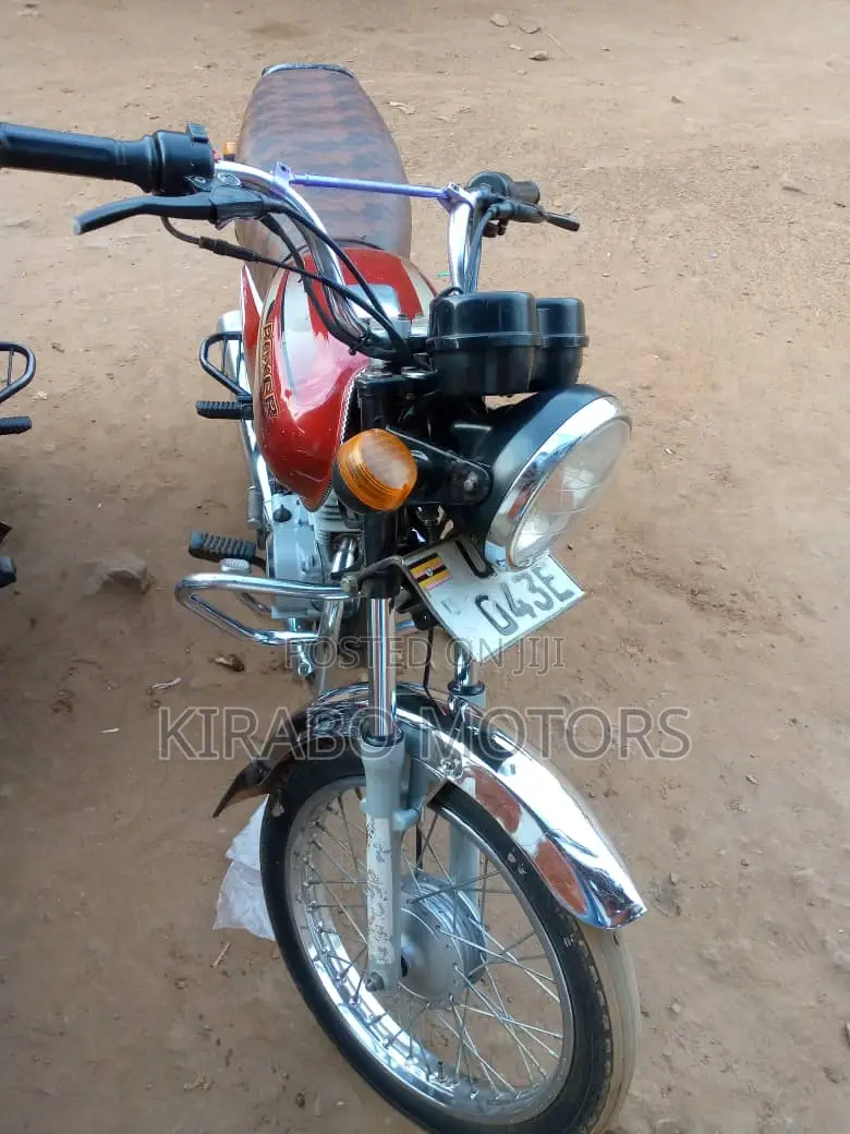 Bajaj Boxer 2022 White