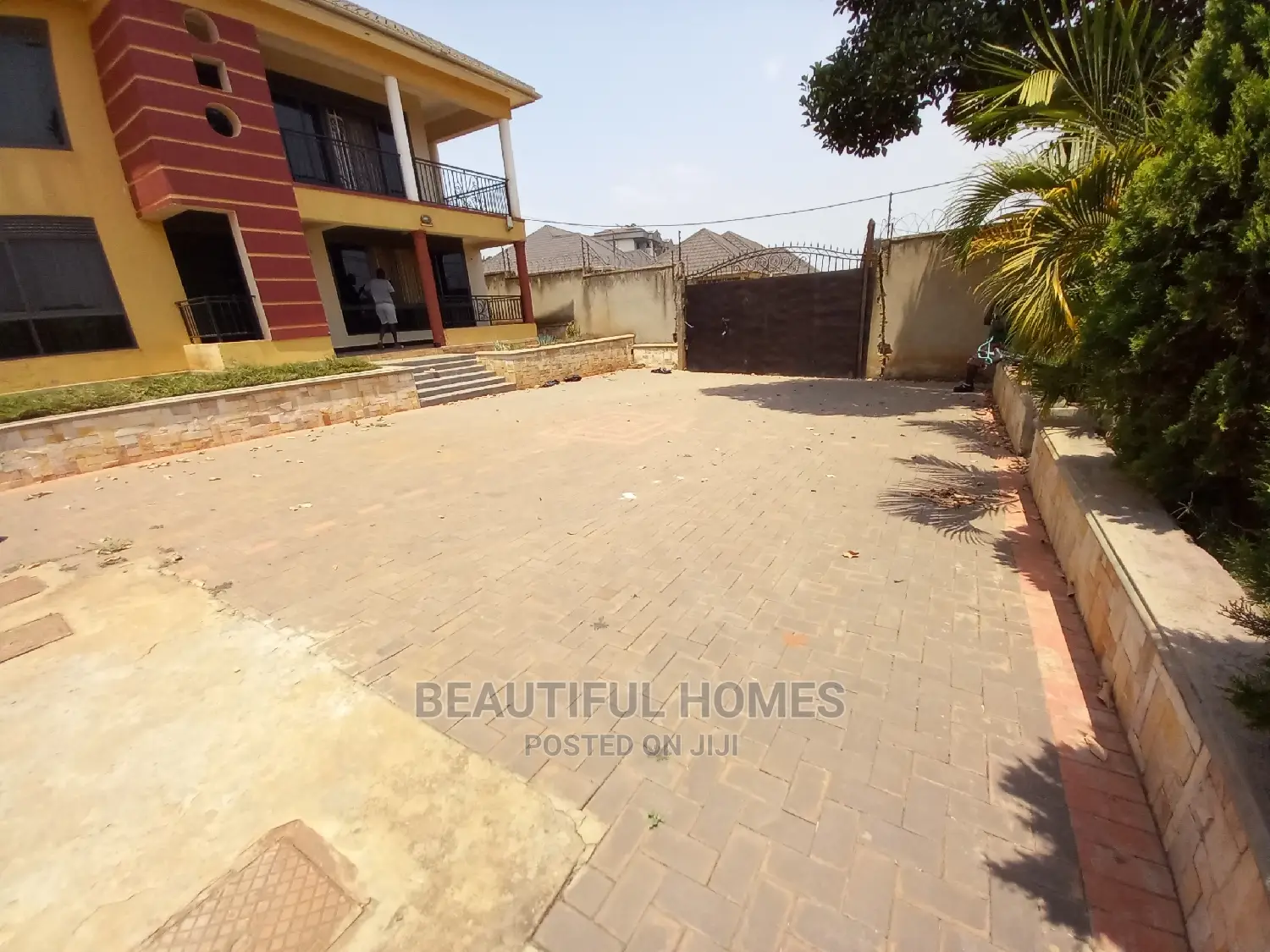 Furnished 5bdrm Duplex in Kira, Central Division for Sale