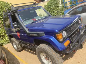 Photo - Toyota Land Cruiser 1986 Blue