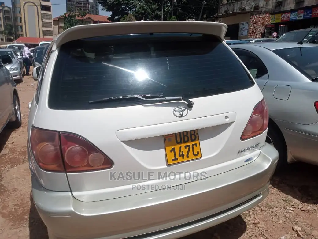 Toyota Harrier 2002 White in Central Division Cars, Kasule Eddie