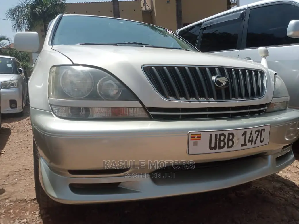 Toyota Harrier 2002 White in Central Division Cars, Kasule Eddie