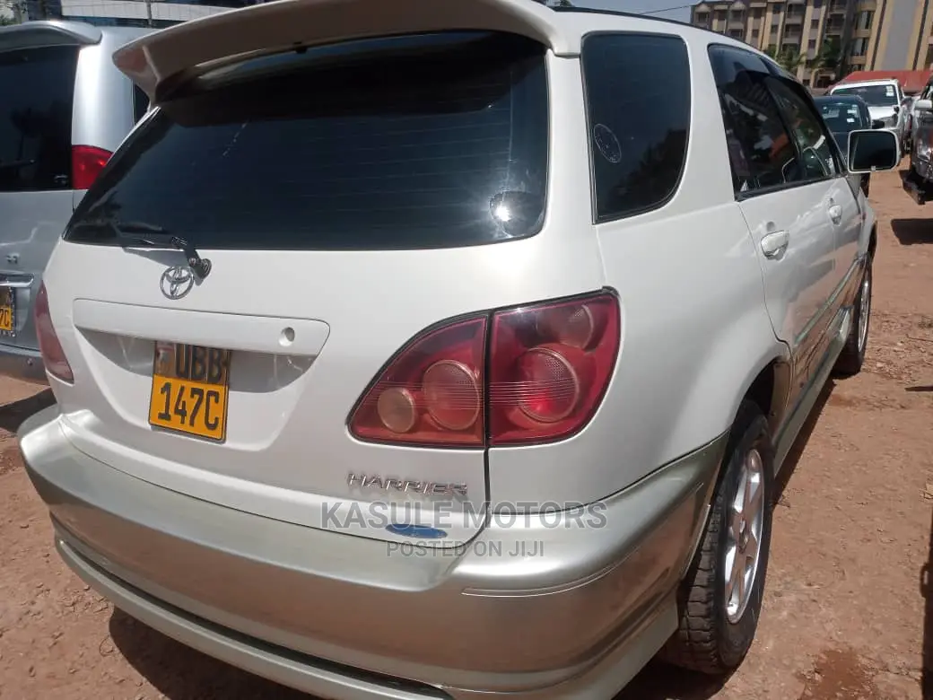 Toyota Harrier 2002 White in Central Division Cars, Kasule Eddie