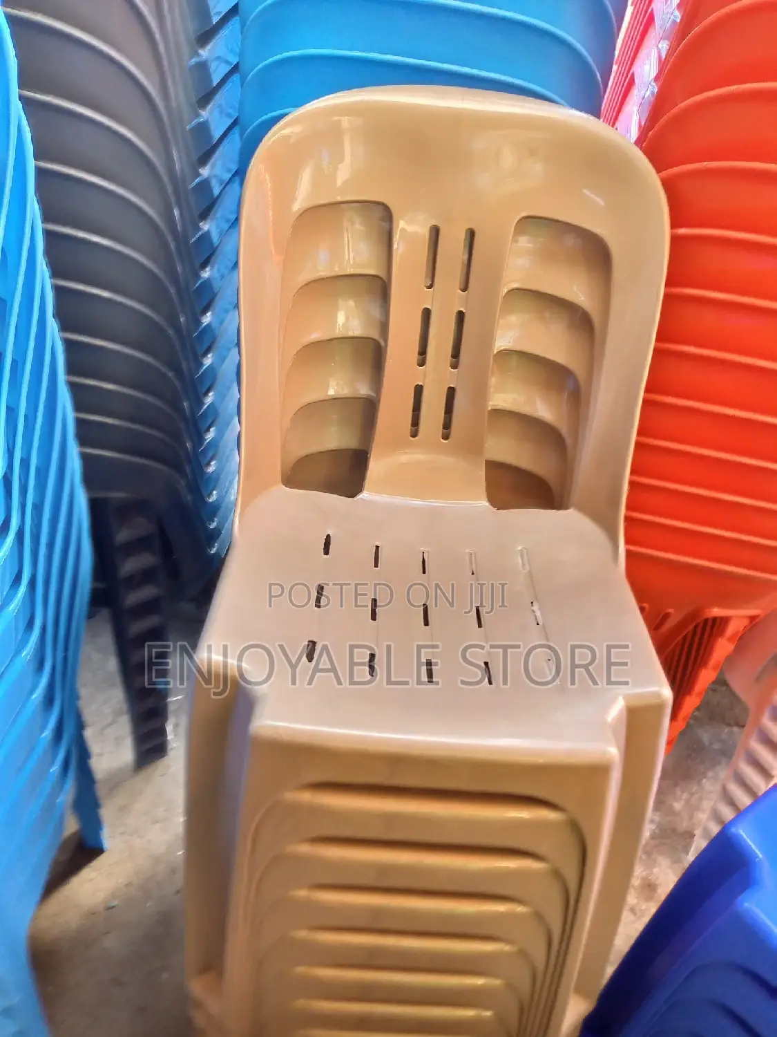 Armless Plastic Nice Chairs