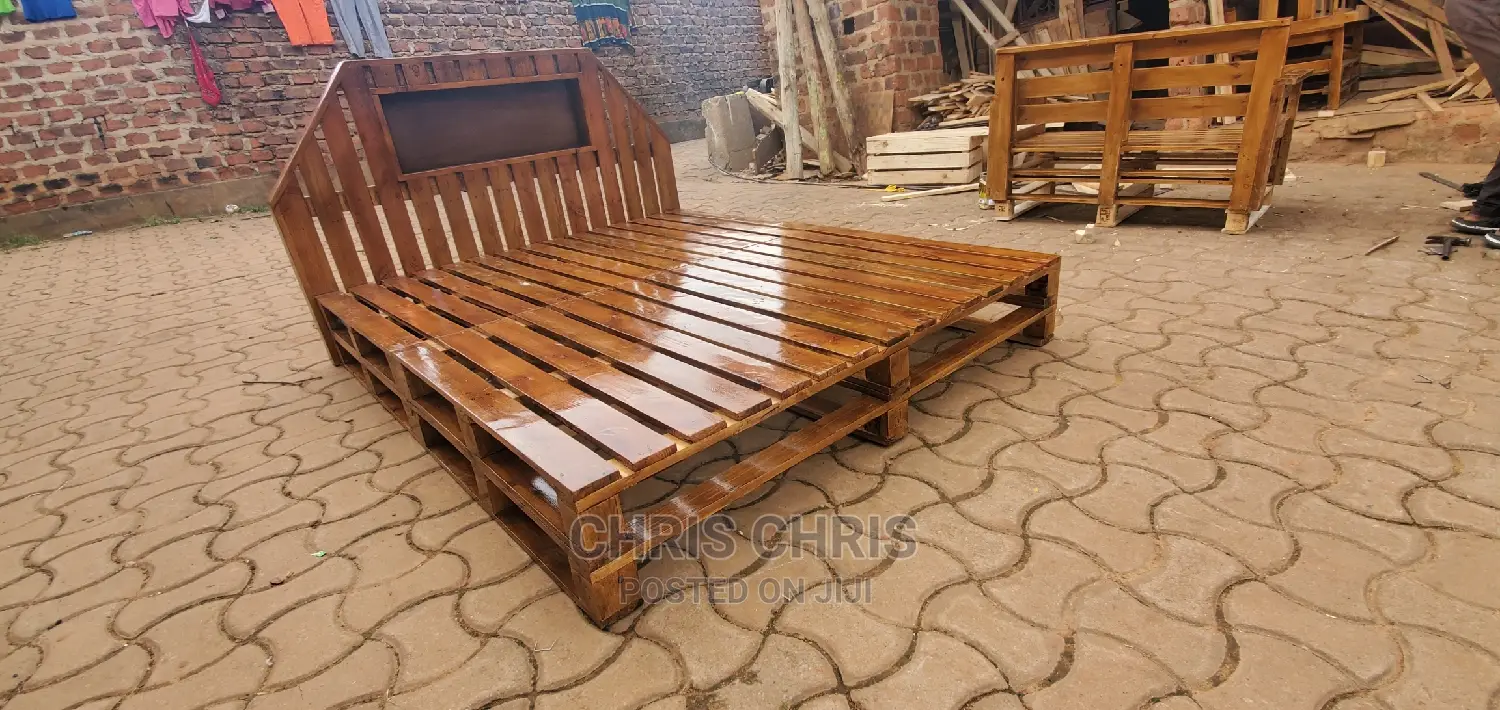 Pallet Beds With Unique Design