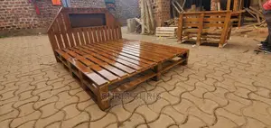 Pallet Beds With Unique Design