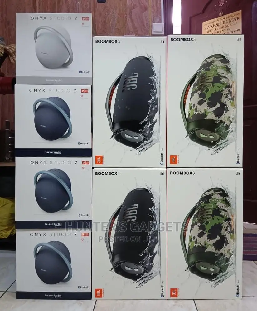Jbl Boombox 3 at 1.9m Studio 8 Harman/Kardon at 1.1m