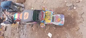 Bajaj Boxer 2018 White