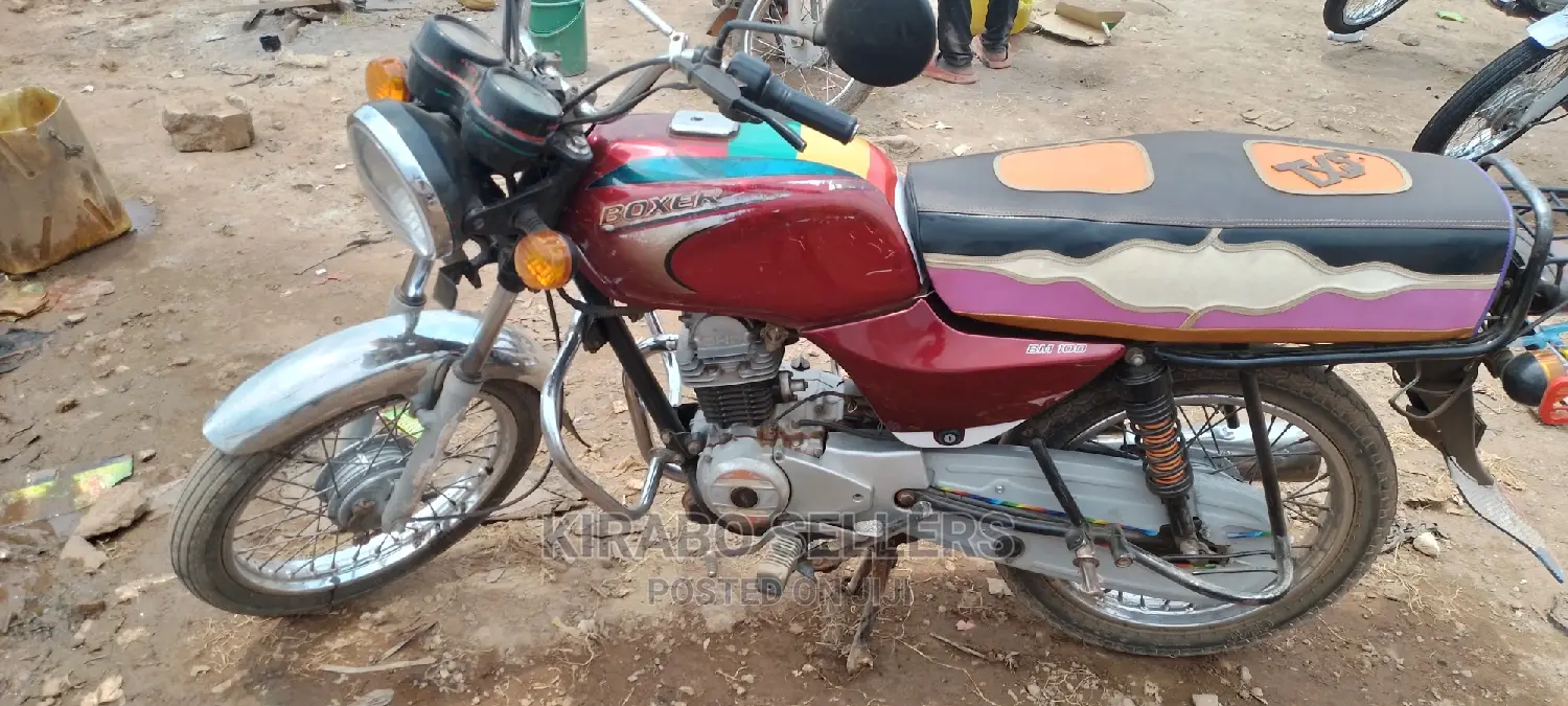 Bajaj Boxer 2018 White