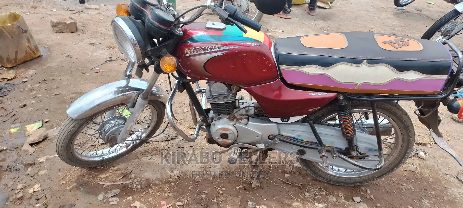 Bajaj Boxer 2018 White