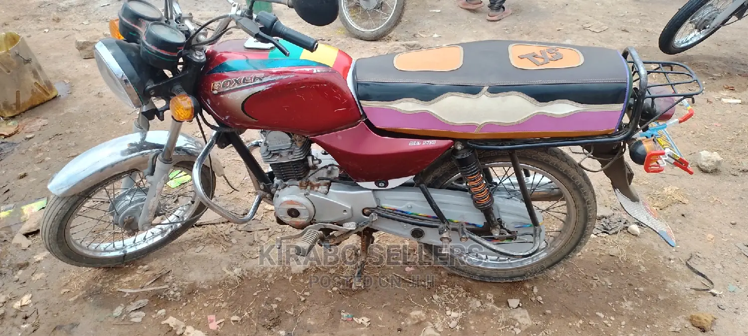 Bajaj Boxer 2018 White