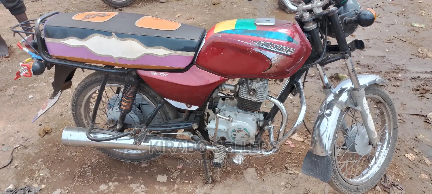 Bajaj Boxer 2018 White