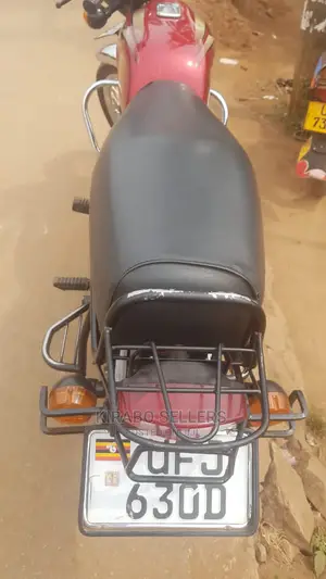New Bajaj Boxer 2023 Red