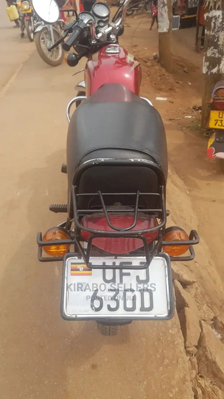 New Bajaj Boxer 2023 Red