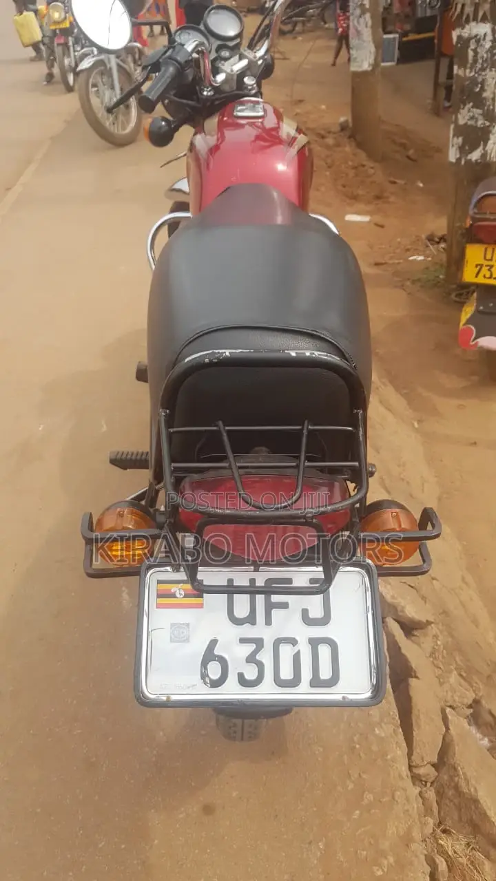 New Bajaj Boxer 2023 Red