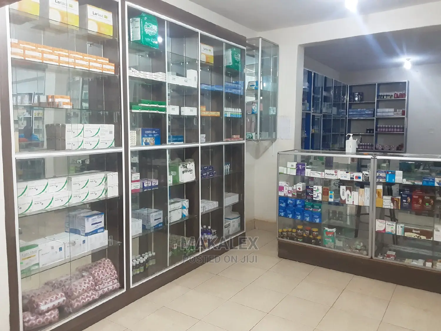 Wholesale Pharmacy With Very Many Customers
