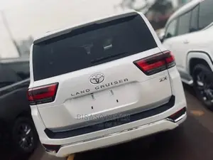 Toyota Land Cruiser Prado 2022 White