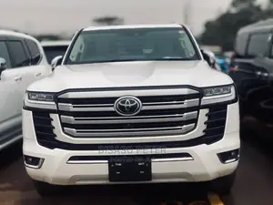 Toyota Land Cruiser Prado 2022 White