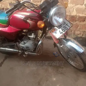 Bajaj Avenger 200 2022 Red