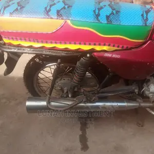 Bajaj Avenger 200 2022 Red