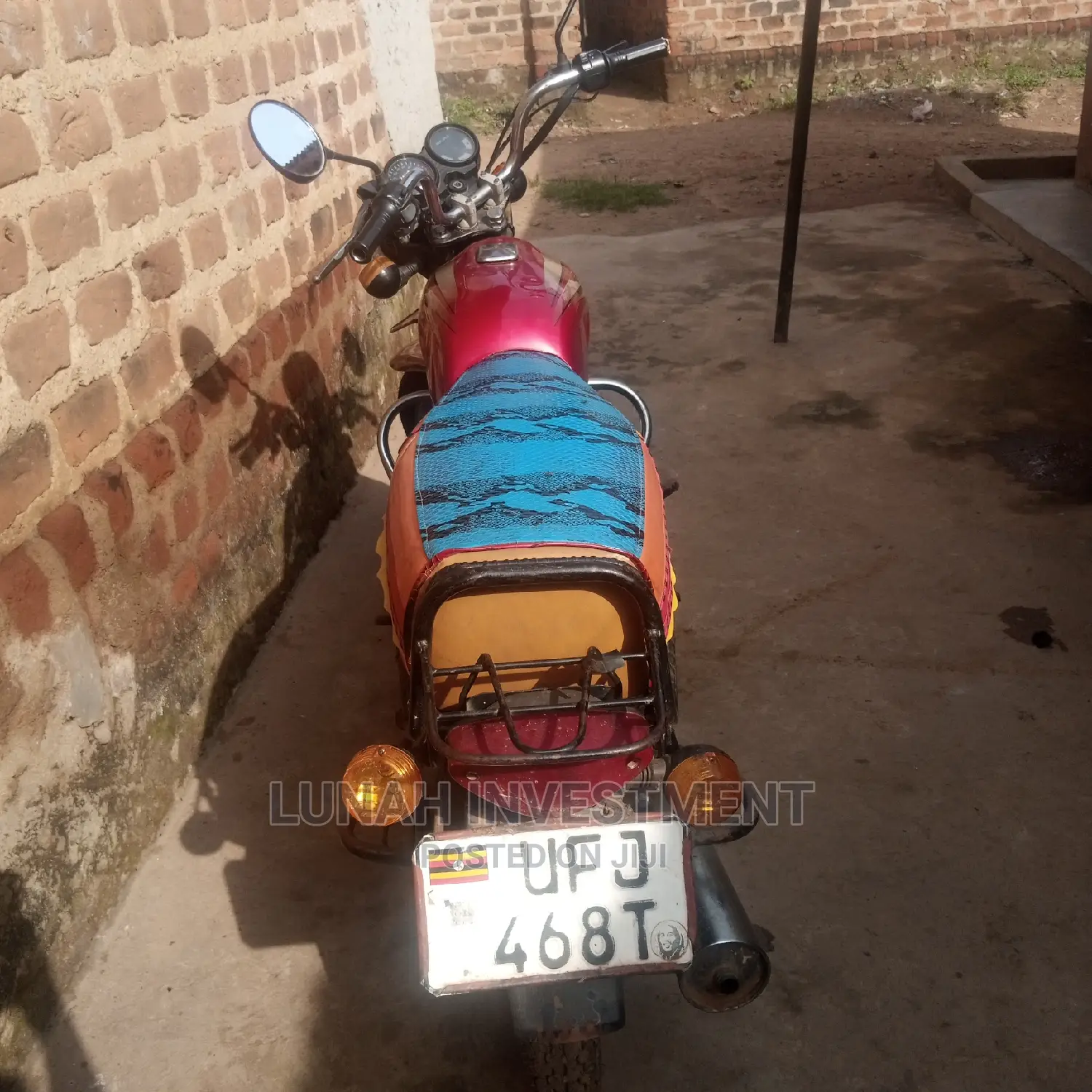 Bajaj Avenger 200 2022 Red