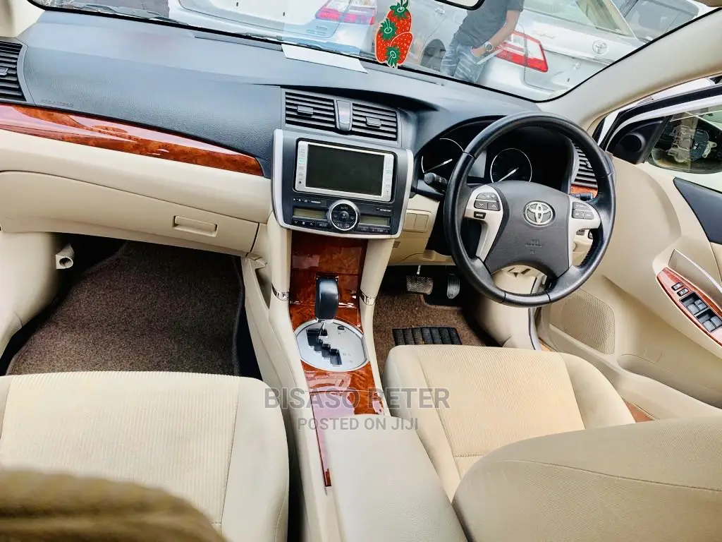 Toyota Premio 1.8 AWD 2014 White
