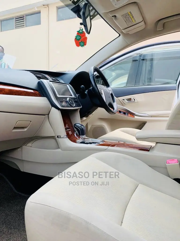Toyota Premio 1.8 AWD 2014 White