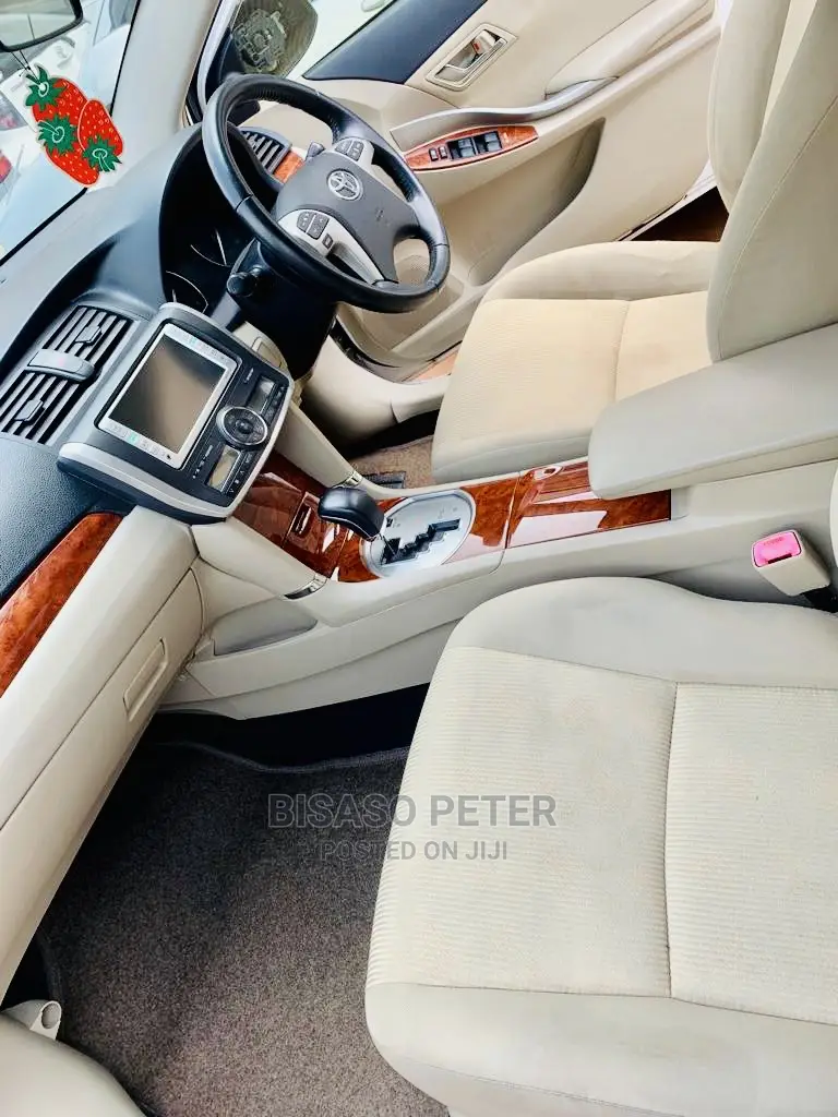 Toyota Premio 1.8 AWD 2014 White