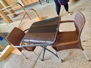 Reading Glass Square and 2 Plastic Chairs