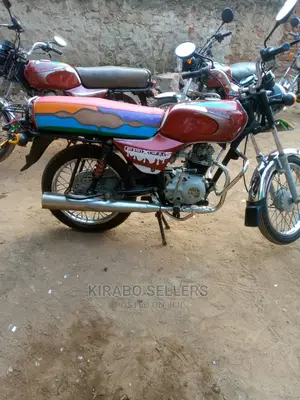 Bajaj Boxer 2020 Gold