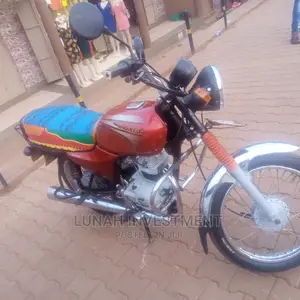 New Bajaj Boxer 2022 Red