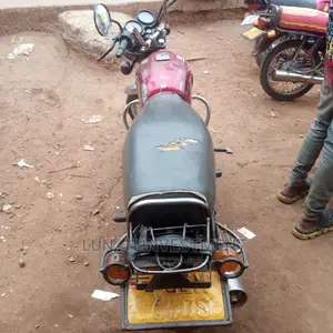Honda Hornet 2020 Pink