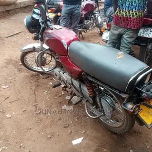 Honda Hornet 2020 Pink