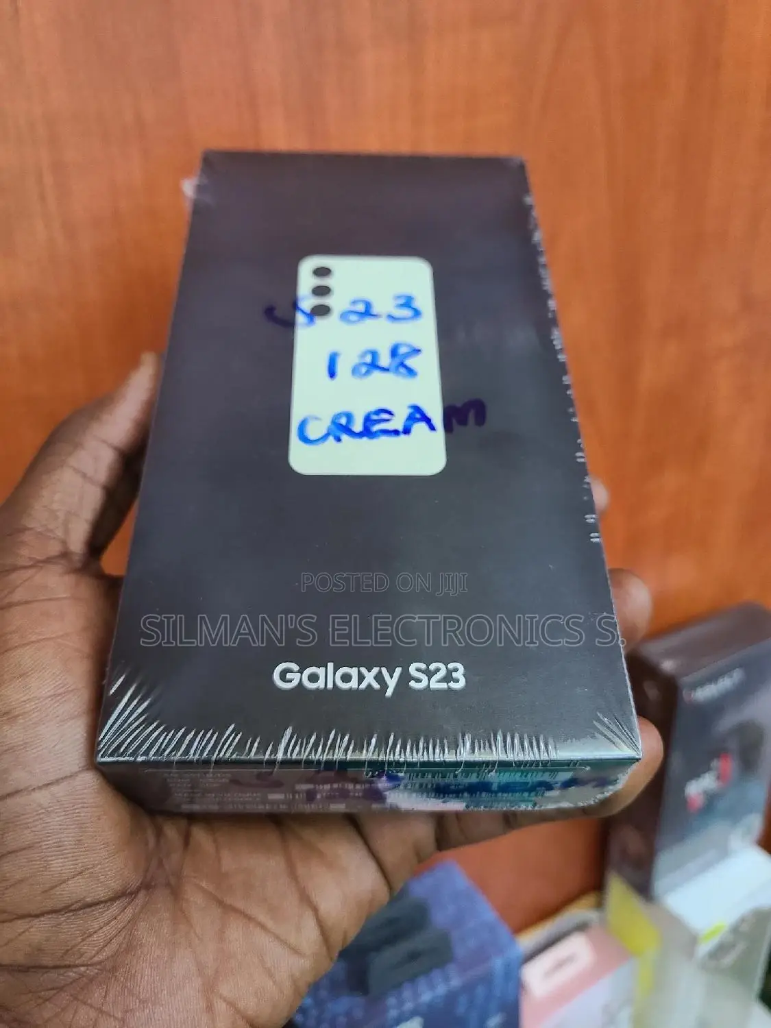New Samsung Galaxy S23 128 GB Gold