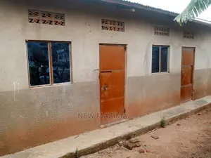 3bdrm House in Nabingo Town, Division a for Sale