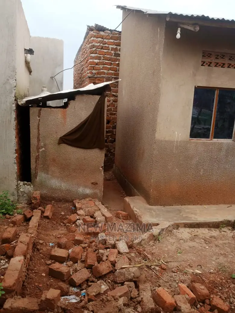 3bdrm House in Nabingo Town, Division a for Sale