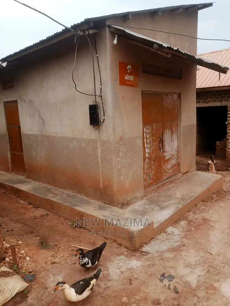 3bdrm House in Nabingo Town, Division a for Sale